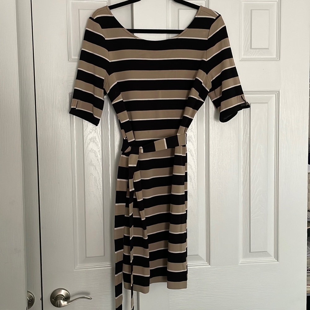 Banana Republic black - tan knit dress size large with knit tie belt scoop neck